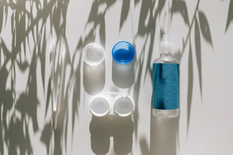 Contact Lenses vs Glasses: What Daily Life Actually Reveals Contact Lenses vs Glasses: What Daily Life Actually Reveals